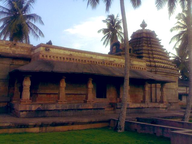 Catching up, Day 9: Bhuvaraha Lakshmi Narasimha Temple Halasi (originally Palasika) KA,Built by Kadamba dynasty King Shivachitta in their capitalin 400sCECharacteristic Kadamba shikhara & Swamyambhu murti of Narasimha