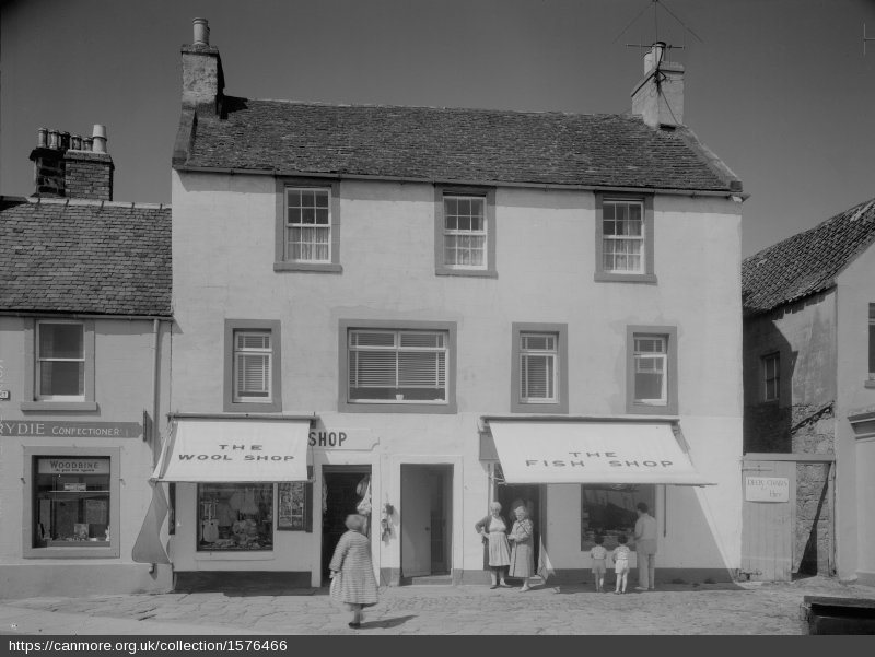 W2000K's tweet photo. #Archive30 #ACollection Photograph of Anstruther Easter, Fife, in 1962 in the Scottish National Buildings Record Collection. This is a unique collection of photographs taken between 1941 and 1966 of Scottish architecture: https://t.co/KjVW1Ip1RB #photography #hesarchives https://t.co/ULZR8bAcJy