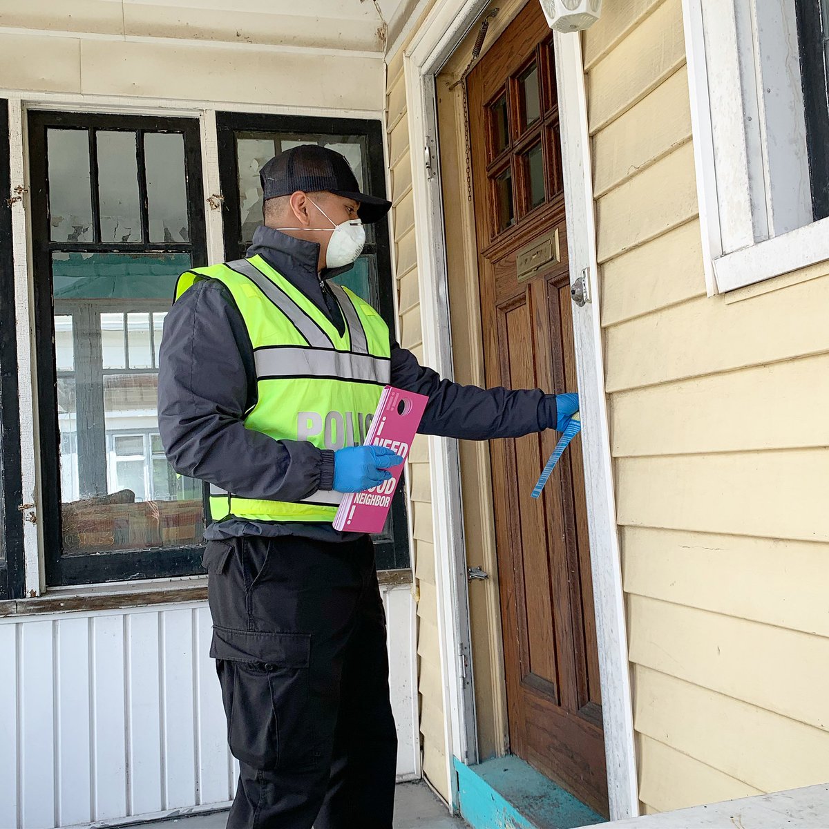MayorByronBrown's tweet photo. I launched the Good Neighbors Network today. Volunteers, block club members, police & others will be hanging these on every residence in #Buffalo. The door hangers contain good info, including how to get non-emergency help. We will support each other in this difficult situation. https://t.co/o7lAU9HUSc