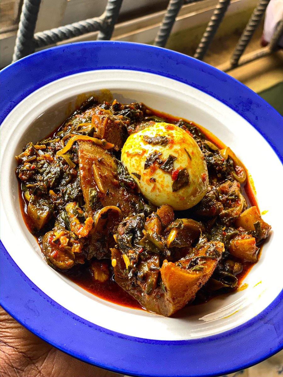 So I know it’s meant to be dessert nextBut my aunt isn’t a fan of sugary items..So at their request, I made Spinach stew for them () aka Efo-riro...so they can eat it today ...( with steamed potatoes)