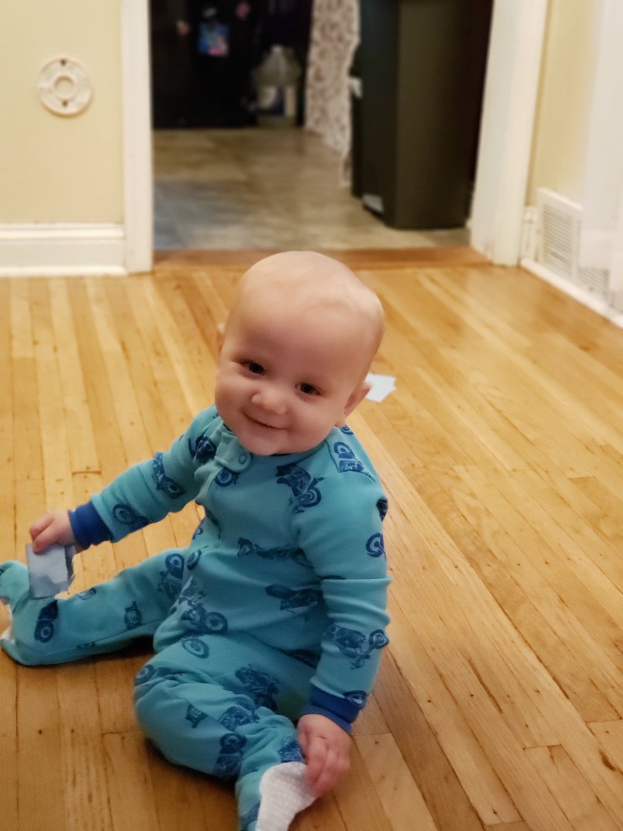 KillerHugsProd's tweet photo. Day 3 of #1PositiveThing
Little dude started crawling today ❤ https://t.co/UuGXVYG1en