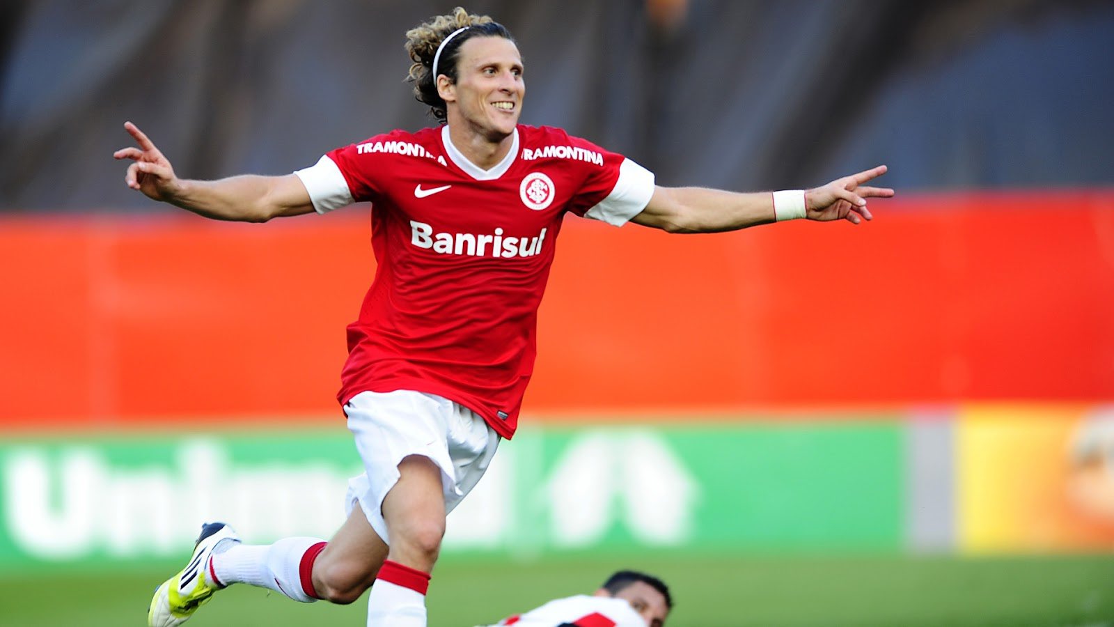 Diego celebra momento no Fla: Orgulhoso em vestir essa camisa - Coluna do  Fla