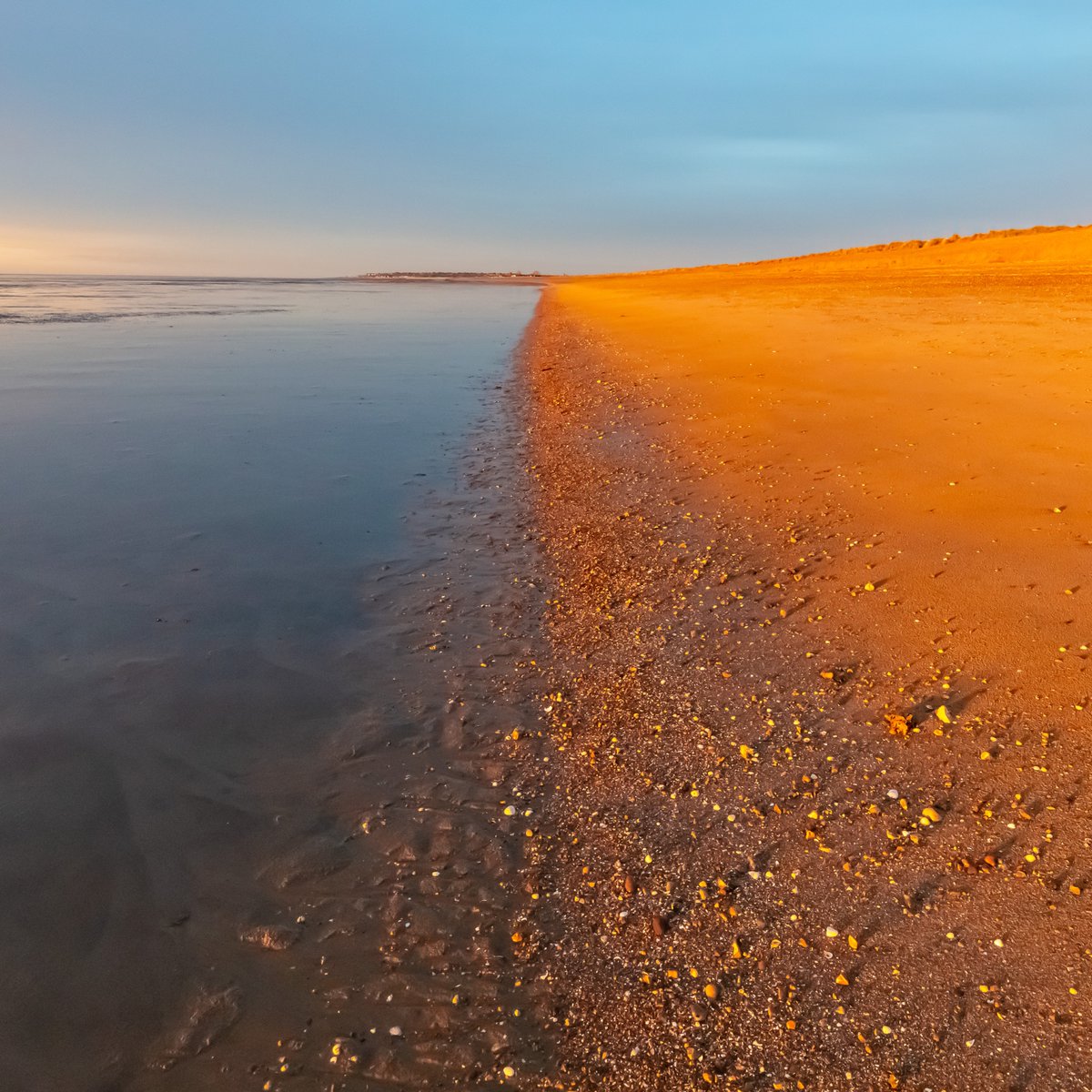 The show began when the sand was bathed in a golden orange light