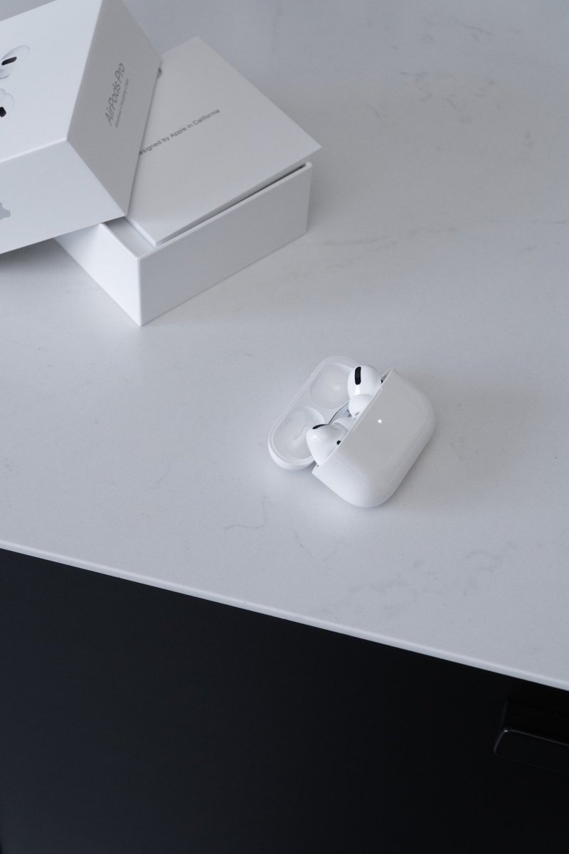 vmvstudios's tweet image. Finally got my hands on #AirpodsPro 🏴