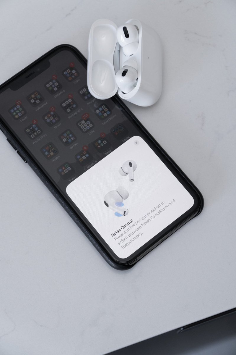 vmvstudios's tweet image. Finally got my hands on #AirpodsPro 🏴