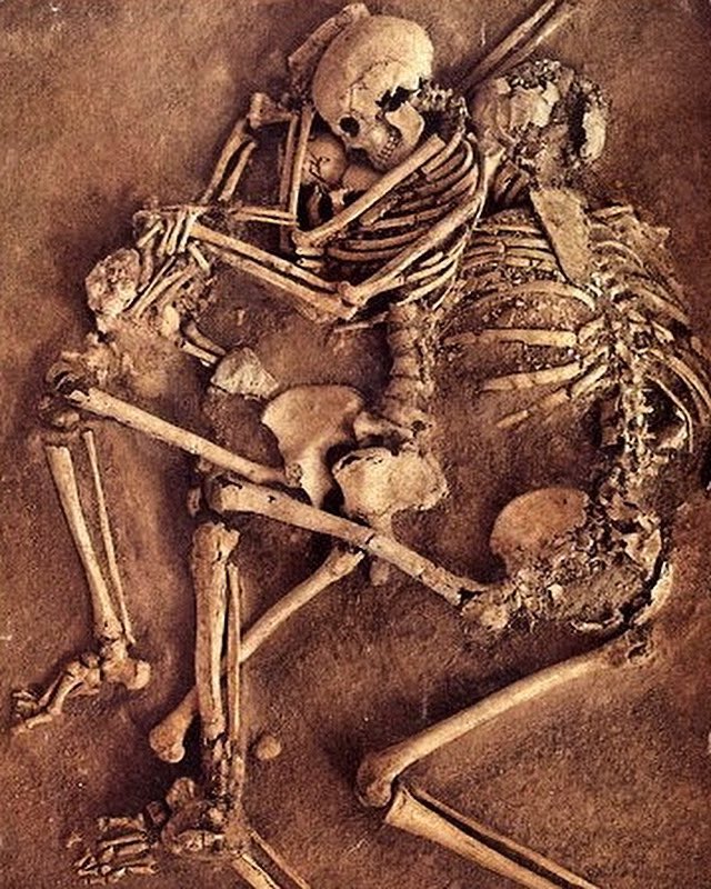 Skeletons of a mother and father protecting their infant child during the earthquake in 365 CE, uncovered beneath Kourion, Cyprus in the 1980s. #history #tragedy #earthquake #death #skeletons #love #kourion #cyprus #archaelogy