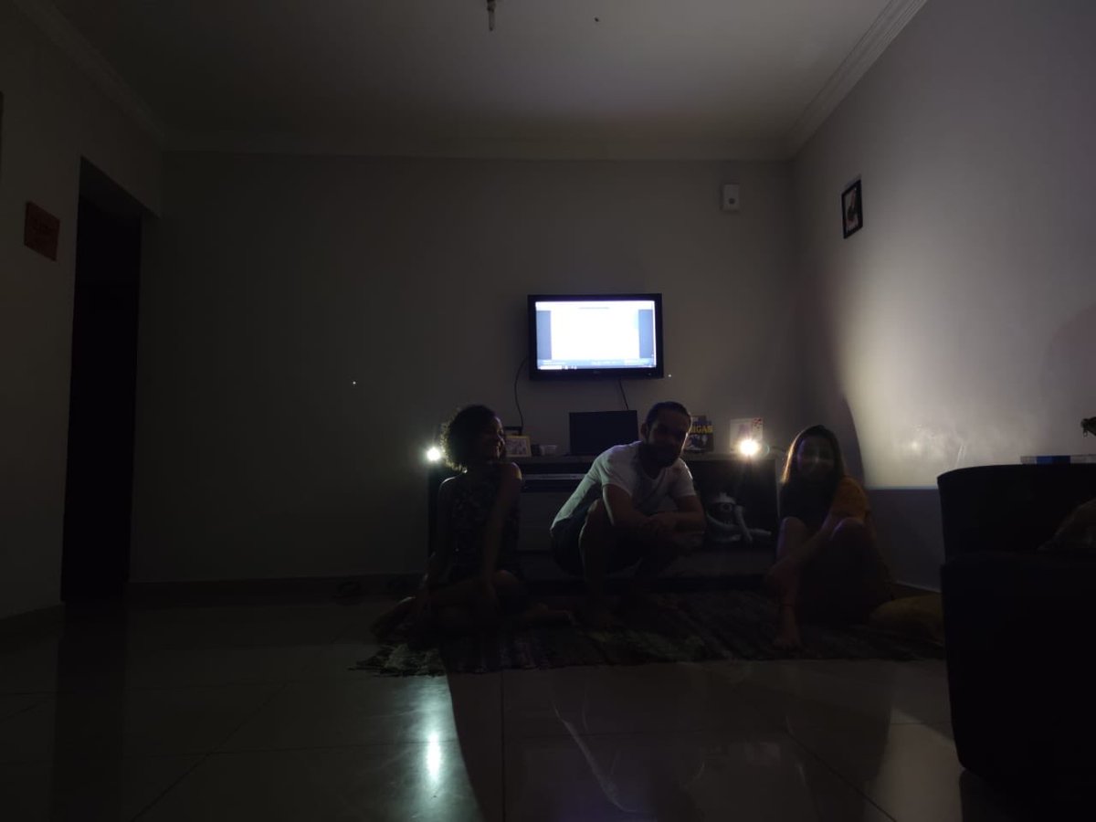 moisesbfs's tweet photo. E lá vamos nós noite a dentro #FicaEmCasa #AfterDoDennis se liga @dennisdjoficial https://t.co/0chcMivBdA