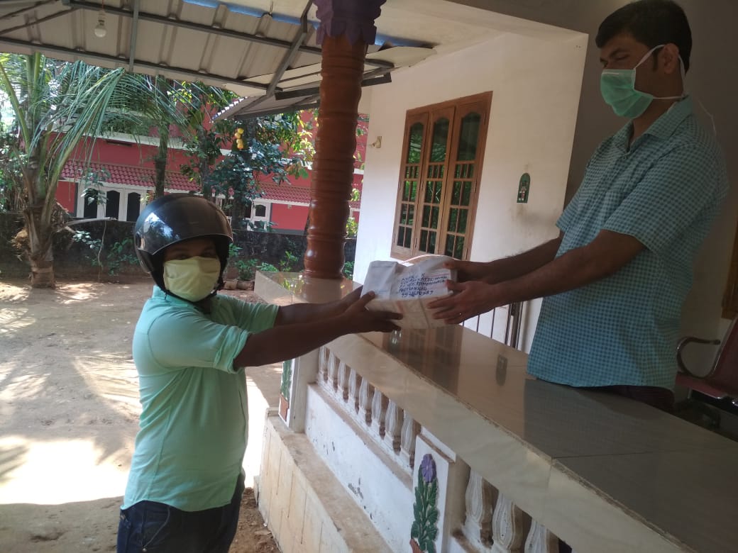 MuhamedAshik2's tweet photo. Distributing of emergency medicines to 40+ patients who have received kidney in and around palakkad District by the request form ORMA (Organ Received Members Association).
#medichain
#White_guard
#EmergencyMedicine
#lockdown
#Covid19India https://t.co/ULSNS7rsPU