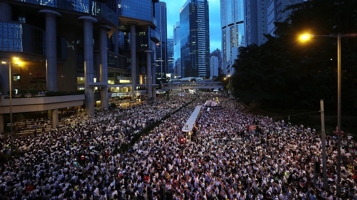 1/ The answer to the question of violence and nonviolence depends on a government’s response. Hongkongers have used the most peaceful ways possible to call for change. 2 million citizens took to the street to demand political reforms.