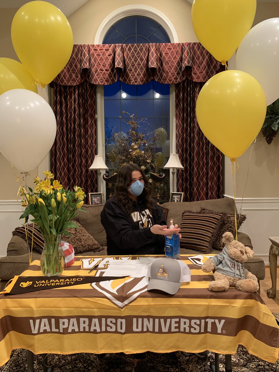 mackpatttenn's tweet photo. I am extremely excited to FINALLY announce my commitment to continue my Athletic and Academic career at Valparaiso University!! 💛🤎 I would like to thank my family, friends, teammates, coaches and @MilfordTandF for supporting me along the way! @ValpoTrack #govalpo #crusaders ⚔️ https://t.co/exAij5JCJN