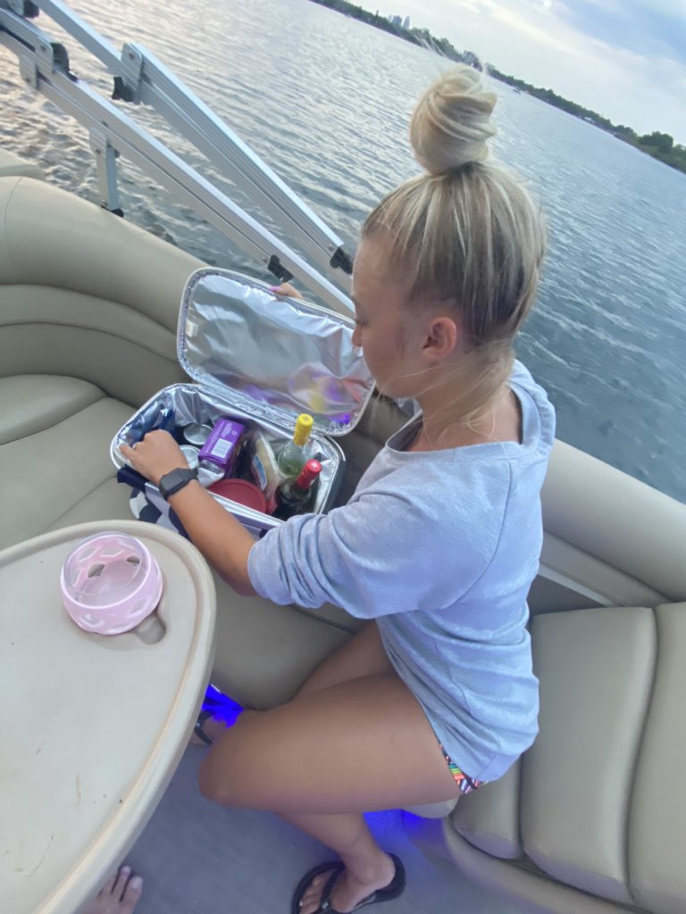 TmarTn's tweet photo. Chels packed us a boat picnic this evening 😍 https://t.co/sMT5nhCVW7