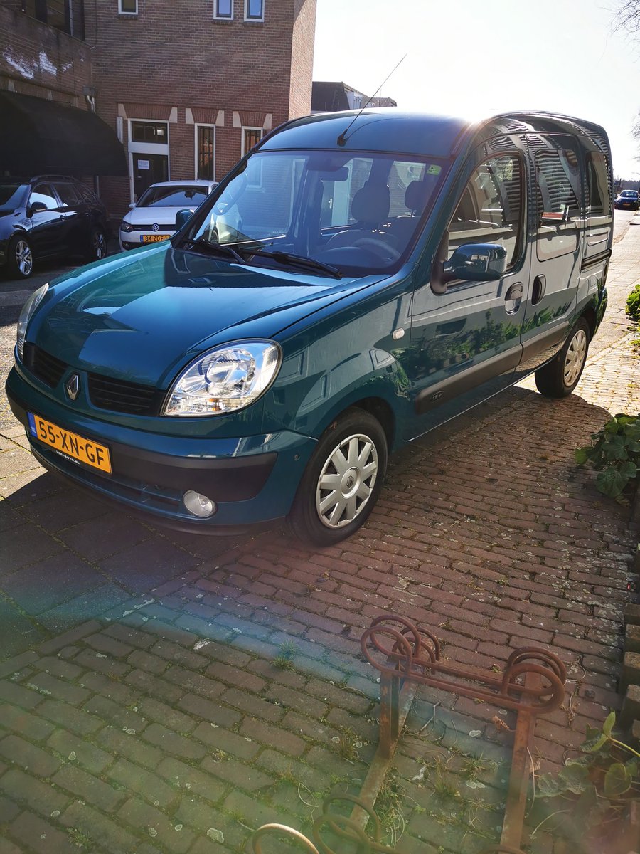 Hey mensen, ik verkoop een smaragdgroene kangoo met rolstoeltakel achterin. 86000km, atomaat. Eventueel met bijpassende reisscootmobiel vivo. Mocht je iemand weten?