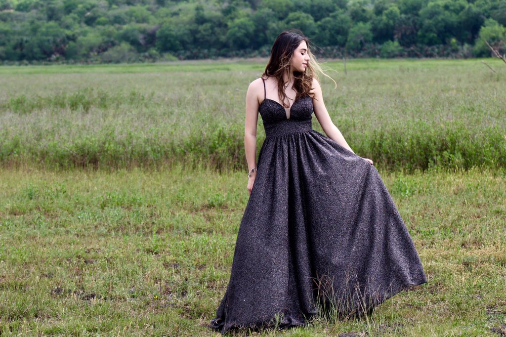 TrinaMarie04's tweet photo. Prom photos. No prom, but still cherished the moment. @alarconjuliana0 #covid19senior #covid19prom #covid19 #prom2020 #classof2020 #senior2020 https://t.co/92gEiTzZcK