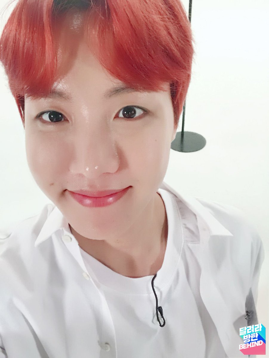 And last we have stunning red haired Hobi once again! I can't get over his cute cheekies in his selca oh my goodness!!  #제이홉  #JHOPE #방탄소년단제이홉