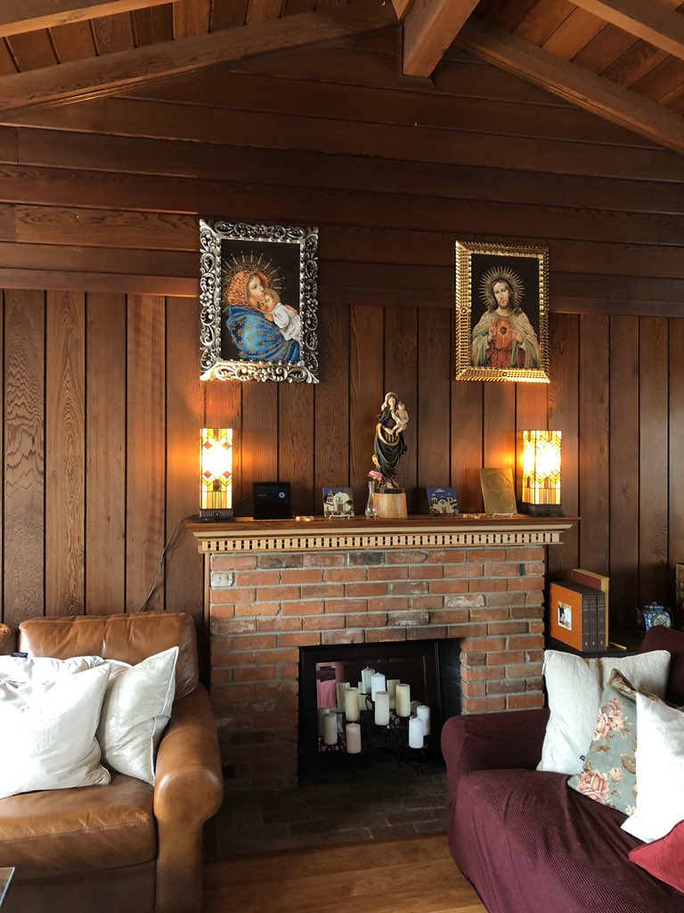GWCatholics's tweet photo. 1/3: Take a look at the beautiful prayer spaces of GW students, alumni, and children of alumni! We even have some before and afters. 

As we enter this most unique Holy Week, what external reminders will you use to enter into the internal life of prayer? https://t.co/epBYPdq3Uz