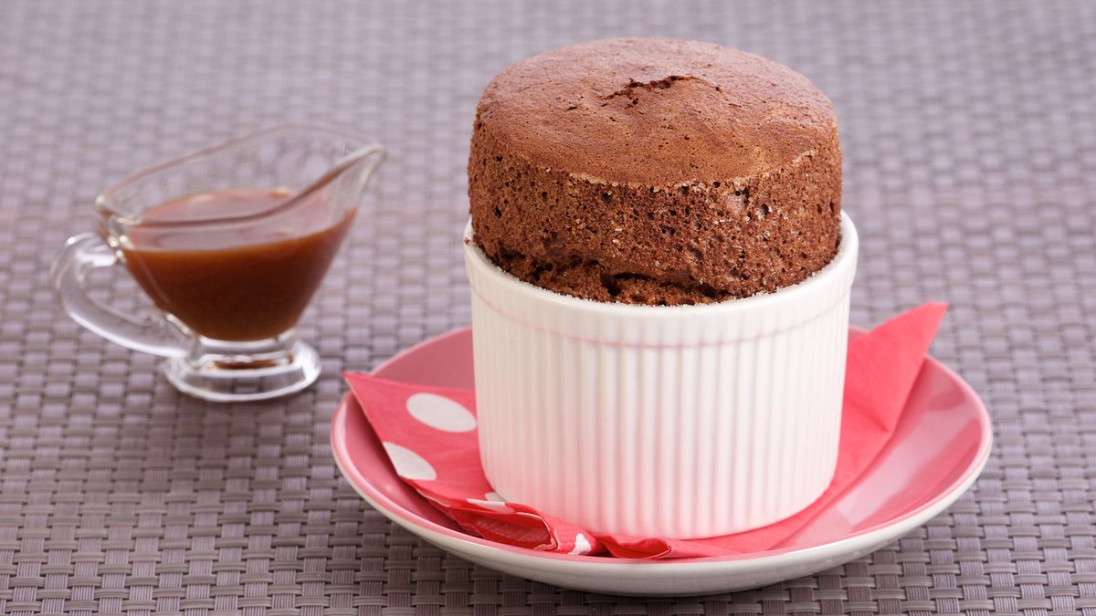 Me parece que hay una confusión generalizada respecto a las razones por las que crece un bizcochuelo o un souffle en el horno. Mucha gente (incluso profesionales) creen que la razón es la dilatación térmica del aire atrapado.