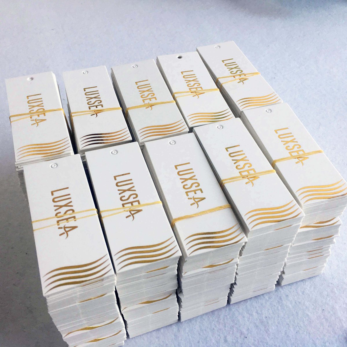 XinchengJeans's tweet image. You get what you pay for when it comes to Fashional white paper custom own logo gold foil hang tag label at Xincheng Jeans. xc-jeans.com/fashional-whit… #custompatches #embroiderednamepatches