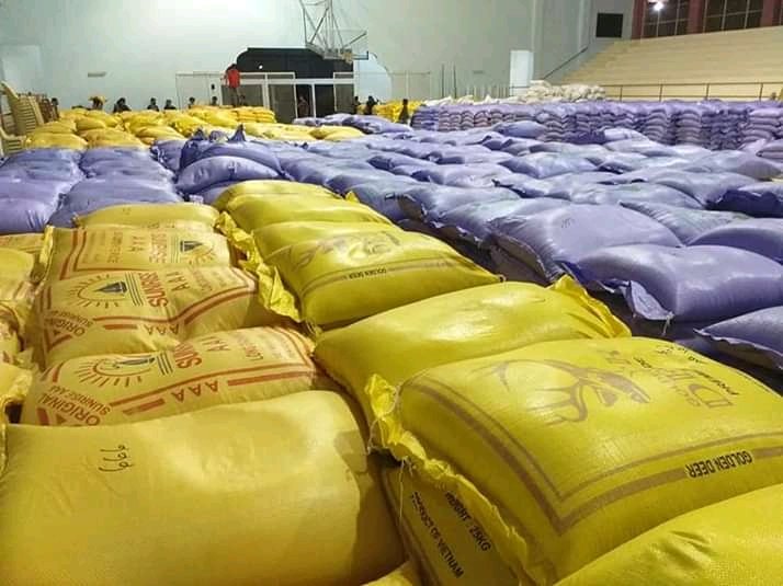 DarmalynJ's tweet photo. Jolo Sulu Municipality of Talipao 52 Barangay's 25Kilo Rice bawat Bahay Salamat sa Aming Mayor https://t.co/1UrQxvZeuj