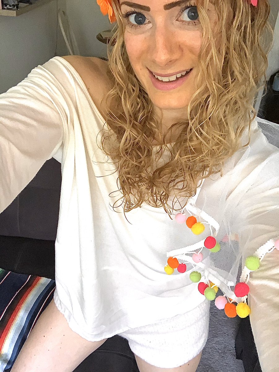 kimibowden's tweet photo. Thank girls for the virtual bachelorette party! I love you! 💍🍷🇲🇽🧜‍♀️💋 #SheSaidYass #MermaidSquad #BeachBach #TribeBride #IDoCrew #EngagedAF #AVowToParty #BridinDirty #YouCantSipWithUs #bohowedding #bohobride https://t.co/ucNLGutEwl