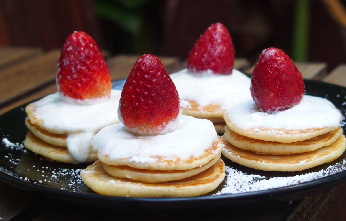 GINGUN7's tweet photo. ทดลองทำแพนเค้ก (ที่ไม่ใช่ Souffle Pancake)🧐 ก่อนหน้านี้เคยทำแล้วออกมาด้านๆ แบนๆ อย่างกับแป้งโรตี แต่ตอนนี้ทำสำเร็จแล้ว ;-; เนื้อออกมาฟูและหนานุ่มตามที่ต้องการ ปรับสูตรมาจากของต่างชาติ+ใช้เทคนิคเพิ่ม วันนี้สรุปวิธีมาให้ล่ะ (มีต่อ) #อร่อยบอกต่อ #เมนูกักตัวchallenge @aroii https://t.co/WIRLCUfUY1