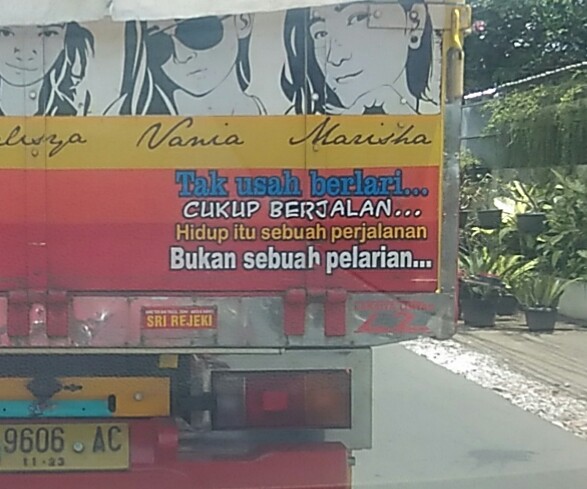donowhy's tweet photo. entah siapa mereka2 yang ilustrasi wajahnya menghias truk ini, tapi #truckwisdom -nya oke  👌 https://t.co/fPeFjM0SHR
