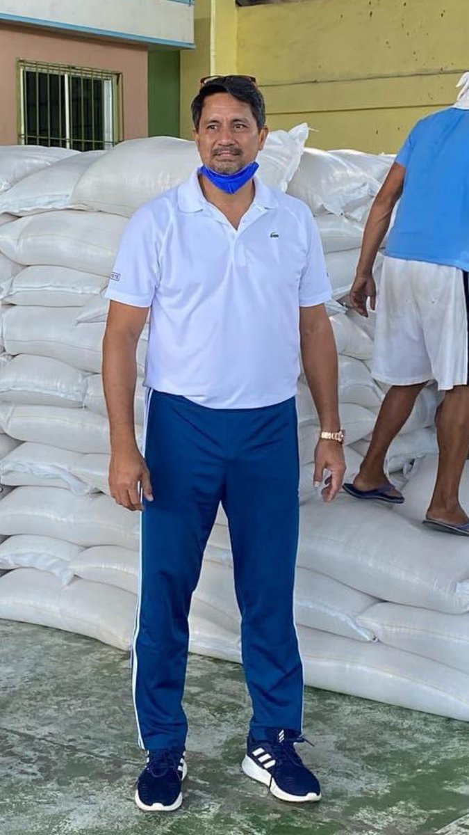 ako_tambok's tweet photo. Sarap ni Papa Richard Gomez π naka umbok talaga! halatang halata eh β€οΈπ #hotdad #yummydad #idolkoto #umbok https://t.co/F7zcwQxu2u