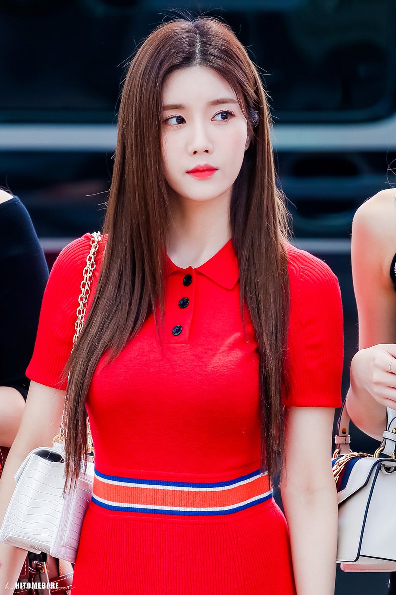 and of course, Eunbi’s visualeven though she’s known as the sexy member she still has a really cute face uwu