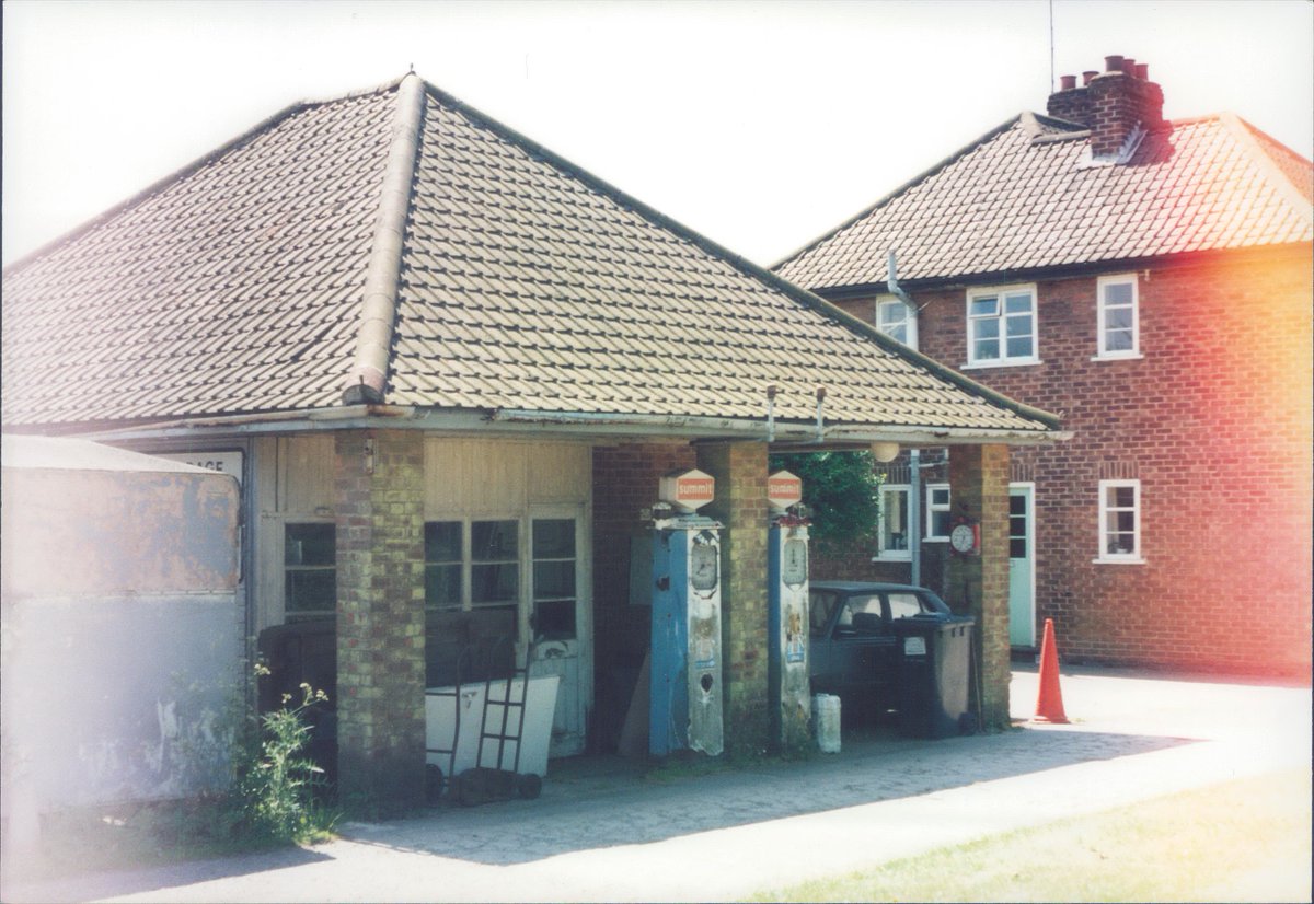 Day 104 of  #petrolstationsSummitBond's Garage, Barkway, Herts 2005  https://www.flickr.com/photos/danlockton/16244485036/An amazing survivor—1930s Wayne pumps + 1960s Summit globes. Summit, with a "lower half of union jack as an " logo, was a brand of Herts & Beds Petroleum, bought by Ultramar in 1968.