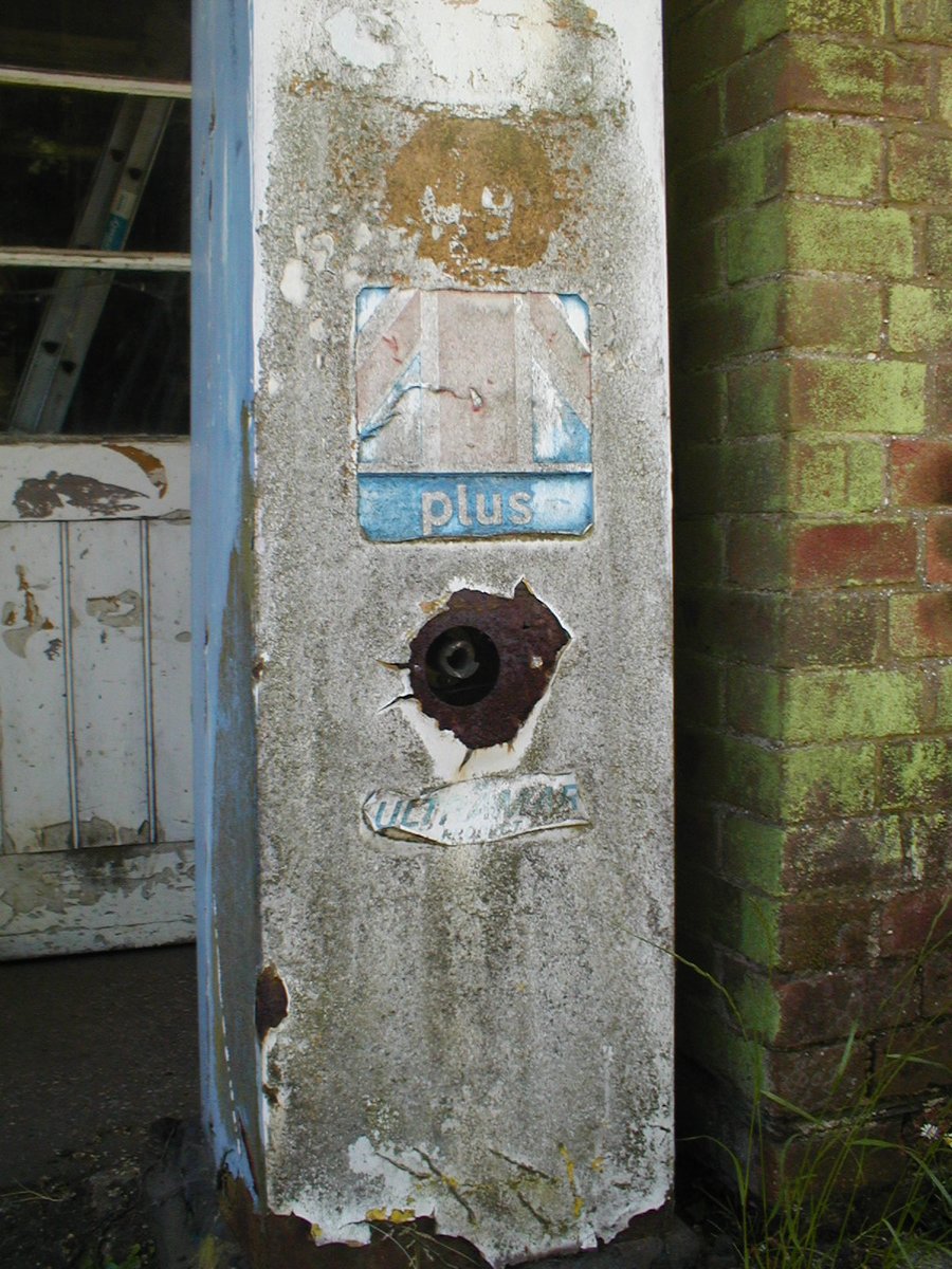 Day 104 of  #petrolstationsSummitBond's Garage, Barkway, Herts 2005  https://www.flickr.com/photos/danlockton/16244485036/An amazing survivor—1930s Wayne pumps + 1960s Summit globes. Summit, with a "lower half of union jack as an " logo, was a brand of Herts & Beds Petroleum, bought by Ultramar in 1968.