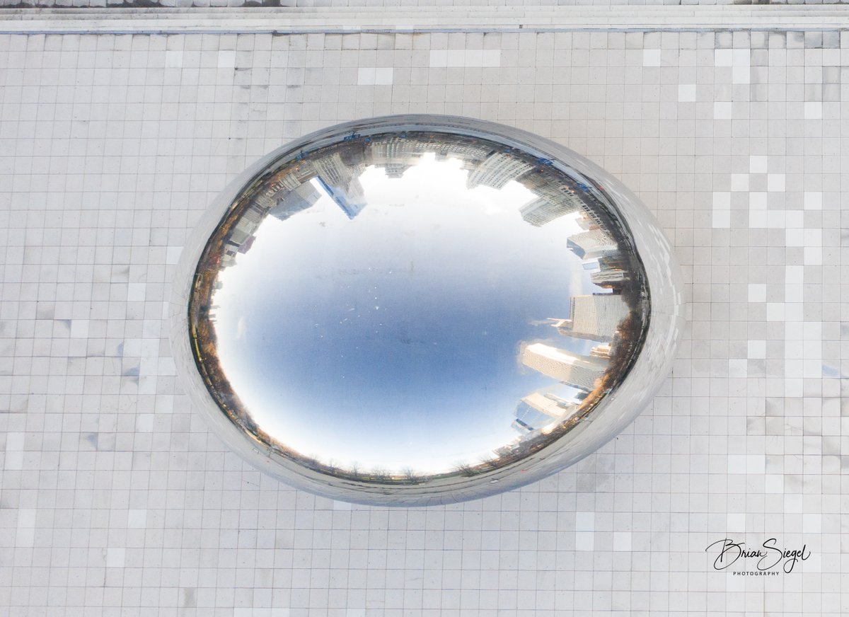 SiegelBrian's tweet photo. The Lonely Bean
Taken this afternoon, this famous Chicago attraction would have been packed with people. @Chicago @chicagosmayor and @Chicago_Police  are doing a great job keeping us safe and in our homes. #StayAtHome #StayHomeSaveLives https://t.co/a4hJeO4GVY