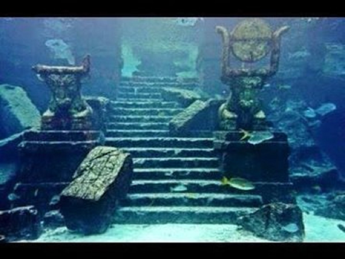 Why did they try to put fear in you about the End of Days? It was to make YOU afraid to make war like your ancestors did in Atlantis! "They" try to fool us with fake underwater images so we don't see our roots or when they took control of our reality  #truth  #SaturnDeathCult  #NWO
