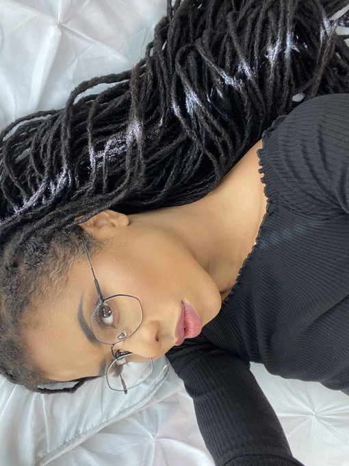 1 pic. the face // the back shot  https://t.co/CUtkqMbr6l https://t.co/pWcLoMMpVo