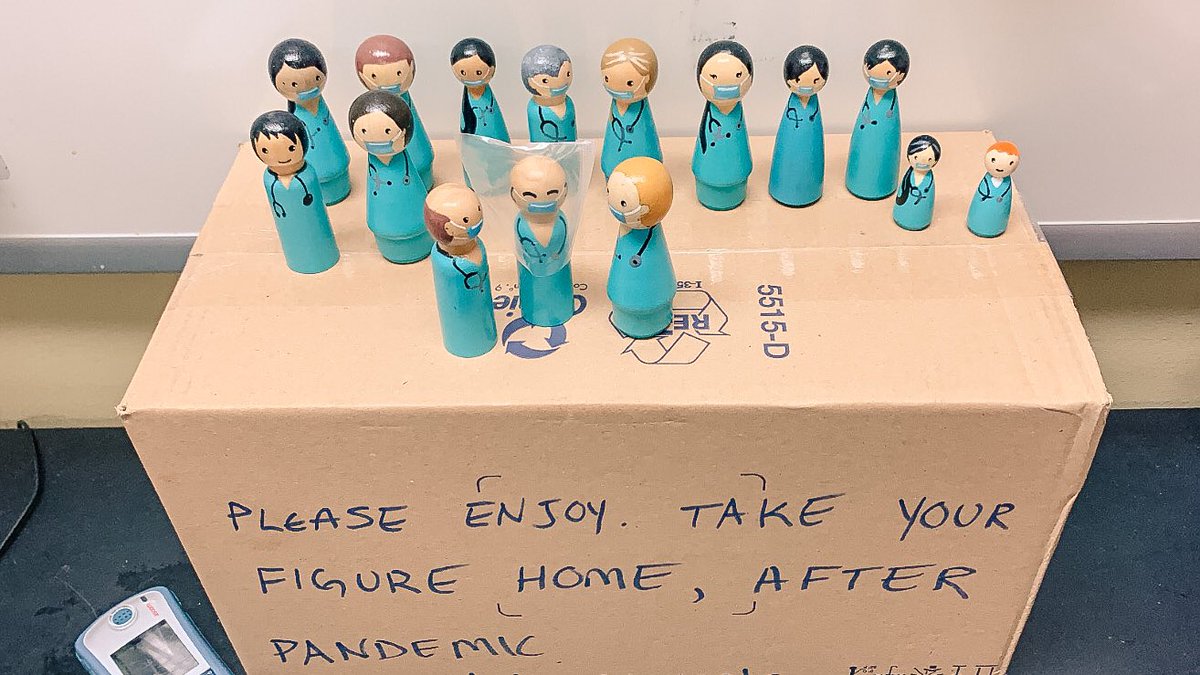 annaviv_9's tweet photo. SO CUTE! 😷 Victoria RT and her daughters made the cutest figurines to brighten up our unit during this pandemic 😌💙 Note the Heliox bag extubation! (Sinai fam, they are accepting requests lol)  @SinaiHealth #respiratorytherapist #nurses #ICU #COVID19 https://t.co/iVQIgWS1A5