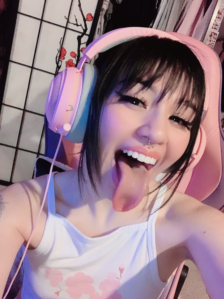 #ahegao 😛 😛 😛. https://t.co/sdgpxXESqH. onlyfans.com/puppiloli. 