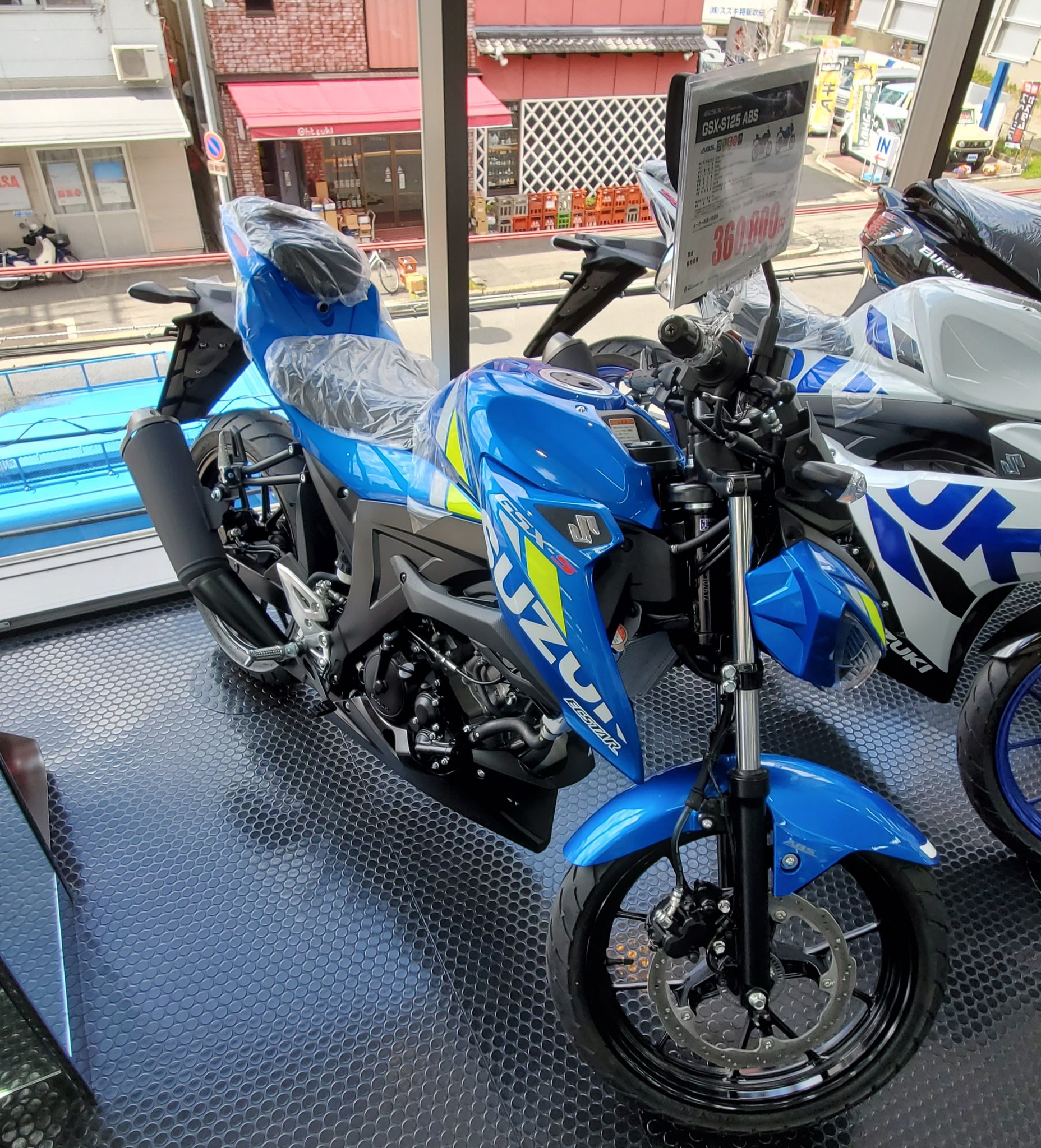 えい Gsx S125 Pcx125 Auf Twitter スズキワールド 千里に来ております ジグサー150とmoモデルのs125があったので見てきました リッタークラスのgsxr1000とか隼とかも中古車 もあってどれも見ててかっこいい えい Gsx S125 Pcx125 Auf Twitter スズキワールド 千里に来ております ジグサー150とmoモデルのs125があったので見てきました リッタークラスのgsxr1000とか隼とかも中古車 もあってどれも見ててかっこいい