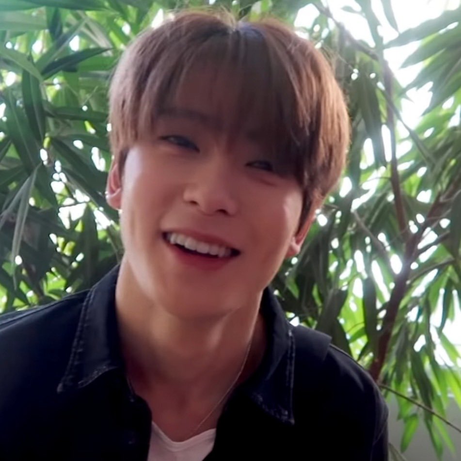 9. jaehyuni’m in love with the way his first premolars are longer and sharper than the rest of his teeth. his teeth are round and cute but i feel like they are also really strong and sharp a good bite. the way his incisors are different sizes and tilted different is so nice ahh