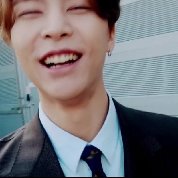 10. johnny i love the way his teeth look too small for his mouth when he smiles more with his lips it’s adorable however at the same time he has rather big teeth. his first premolar is so sharp but it also looks so delicate i love the contrast in this mans mouth oh god