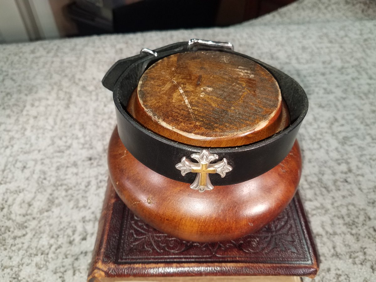 DominionLeather's tweet photo. PREMADE ITEM - Black Leather Goth/Collar/Choker with Silver/Brass colored Adornment (14 to 16 inches) 
https://t.co/XGiKktS9ZQ https://t.co/yM4gLLqbIt