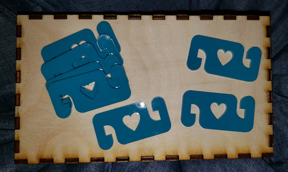 mamaskit's tweet image. #shooks for #facemasks! I'm making them &amp;amp; #doanting to essential workers. Please let me know if I can send any to help.

@lawrencepolice @LawrenceGenHosp