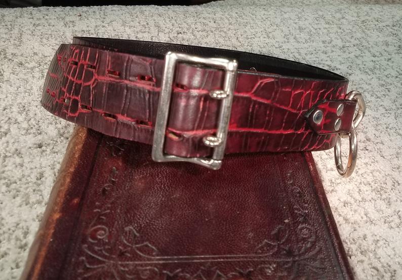 DominionLeather's tweet photo. PREMADE ITEM - Scaled Leather Submissive Locking Bondage Belt with 2 lock buckle in Red and Black (26 to 31 inches) 
https://t.co/Yrajgotq2Q https://t.co/lCmVC3T4FE