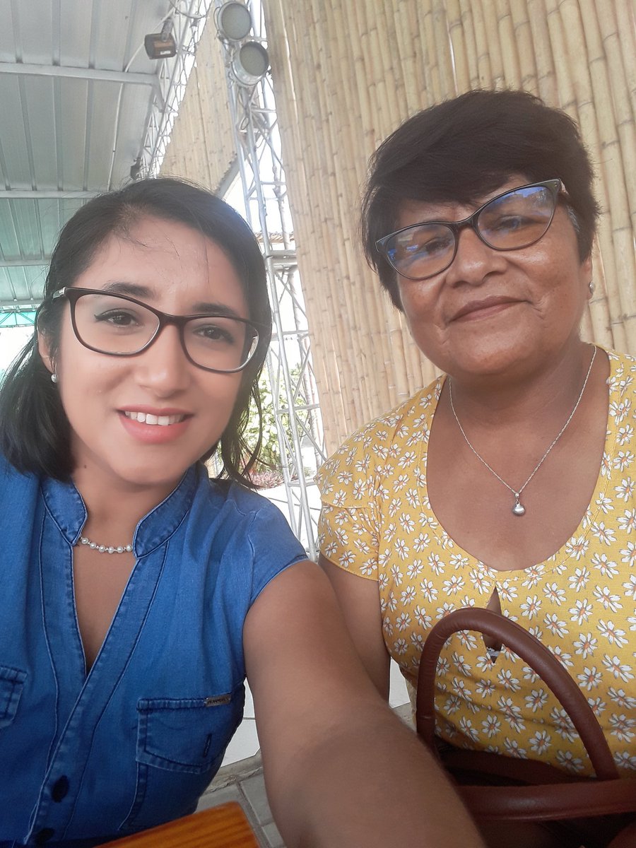 Nati2552's tweet photo. #EseProfeQue siempre está a mi lado, mi hermosa madre ❤🥰.
Amo a esta mujer, es mi vida. https://t.co/zuVvKCquw3