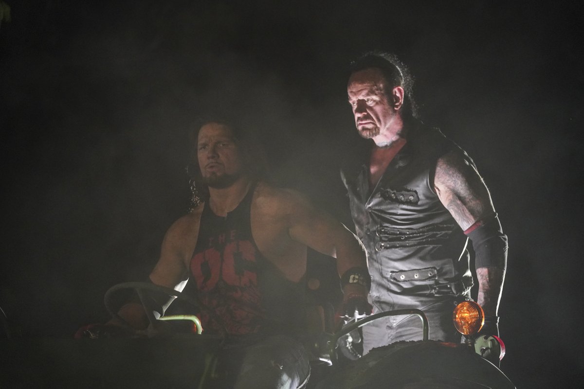 wweontnt's tweet photo. No one will ever forget this match. Ever.

Pro-wrestling is an art. This WAS art. 

Amazing 👏

#BoneyardMatch | #WrestleMania https://t.co/j5qD2Ttv23
