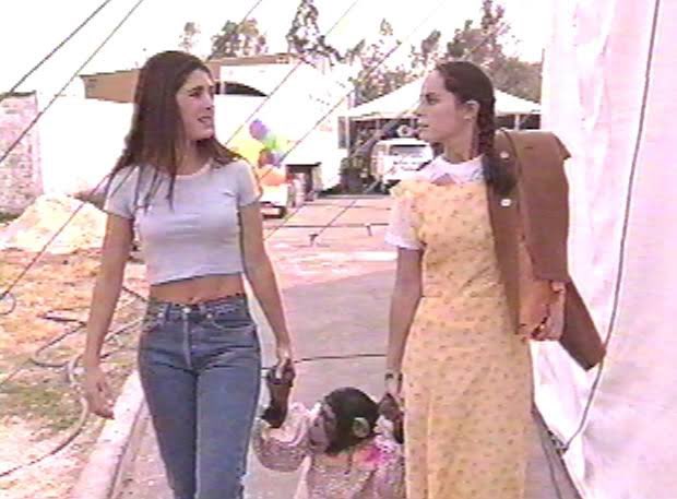 hebertosinlao's tweet photo. Ayer me recordaron la existencia de la telenovela juvenil Preciosa, donde la protagonista Irán Castillo vive en un circo y sueña con ser una trapecista famosa a pesar de tener mal una pierna. https://t.co/FwxlE6jYJ8