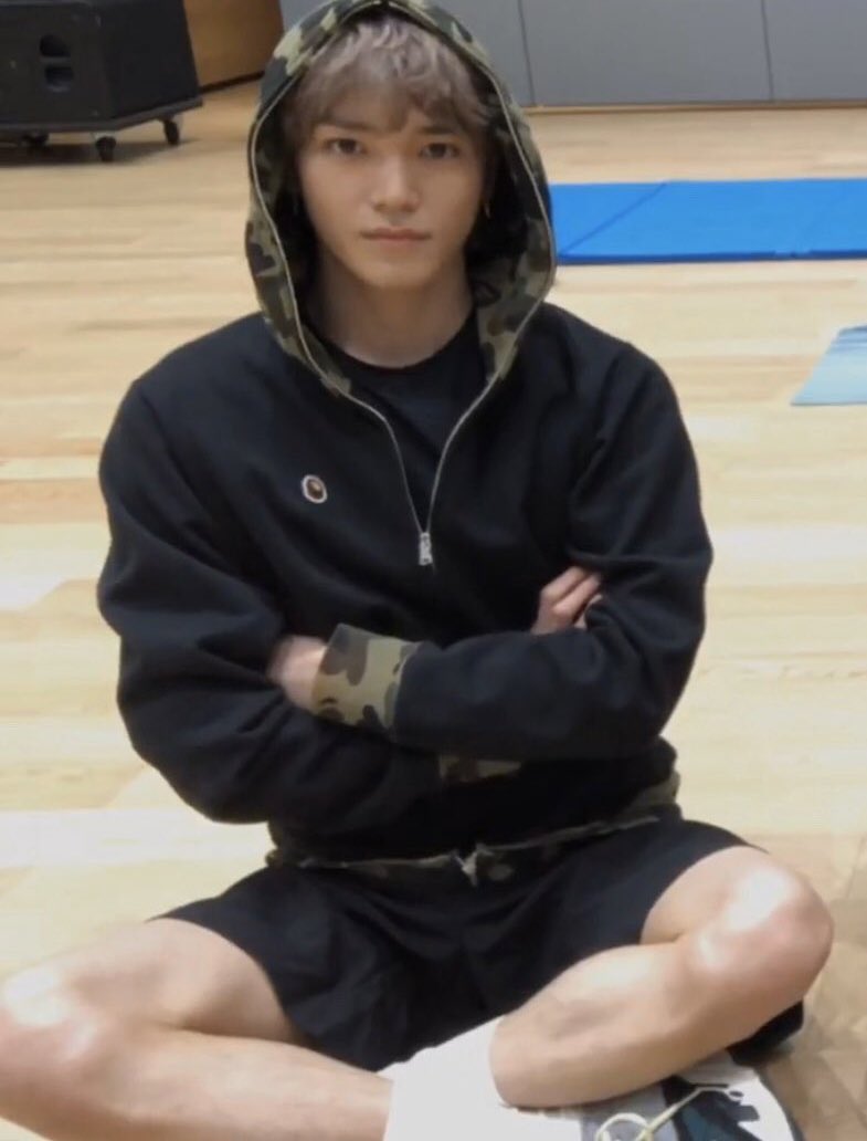in honor of the sudden increase in taeyong thigh content from these lives, a short thread: