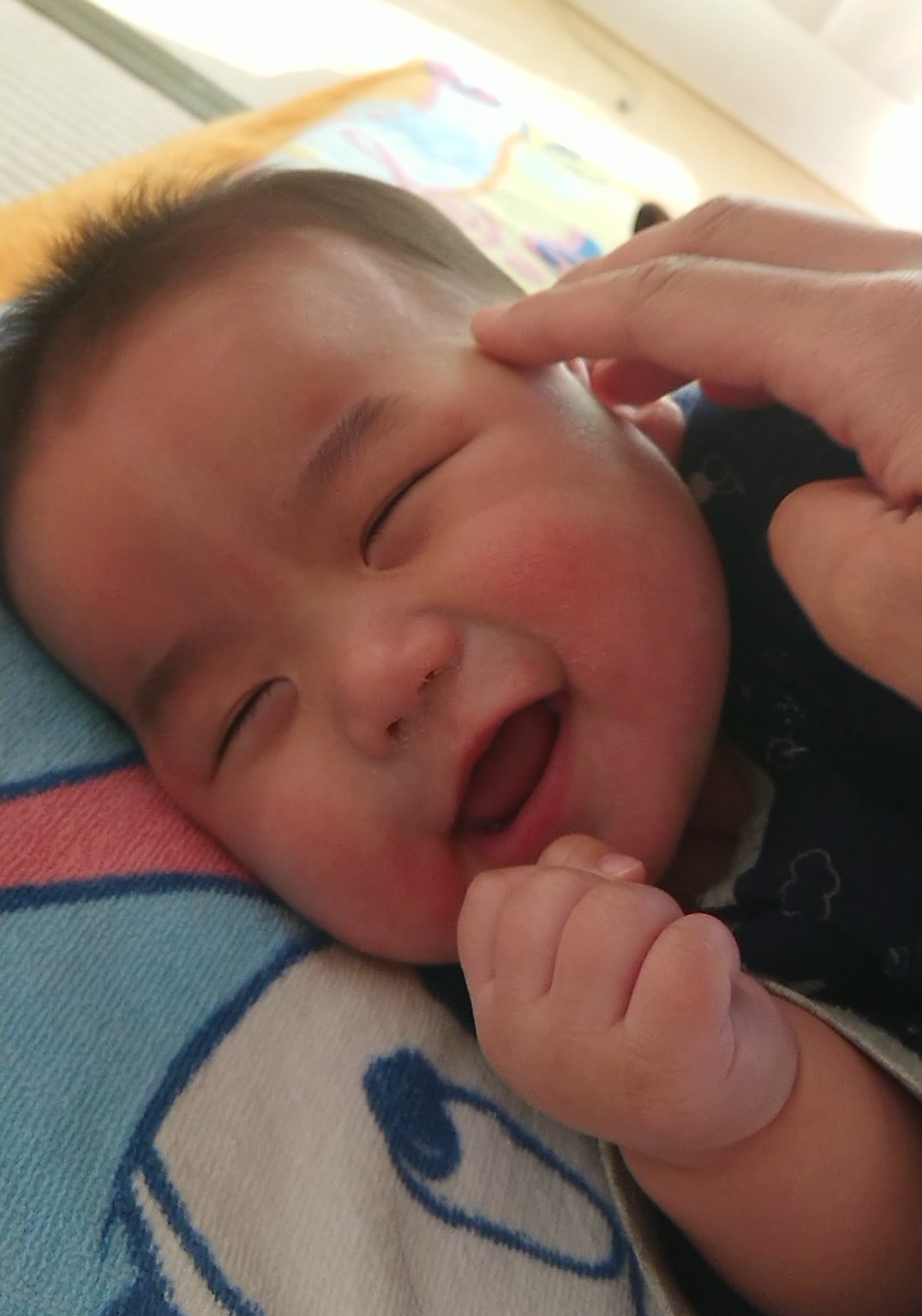 シブヤアヤコ 赤ちゃんの笑い声ってなんてかわいいんだろう 世界一すてきな音 T Co 7slkndjswu Twitter