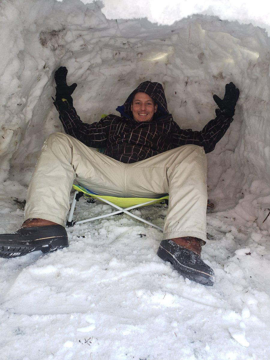 laryvz's tweet photo. Día 21: We embrace the weather and had fun 🤩 #lifeincanada #7monthsofwinter #quarantine https://t.co/8VcezynjBa