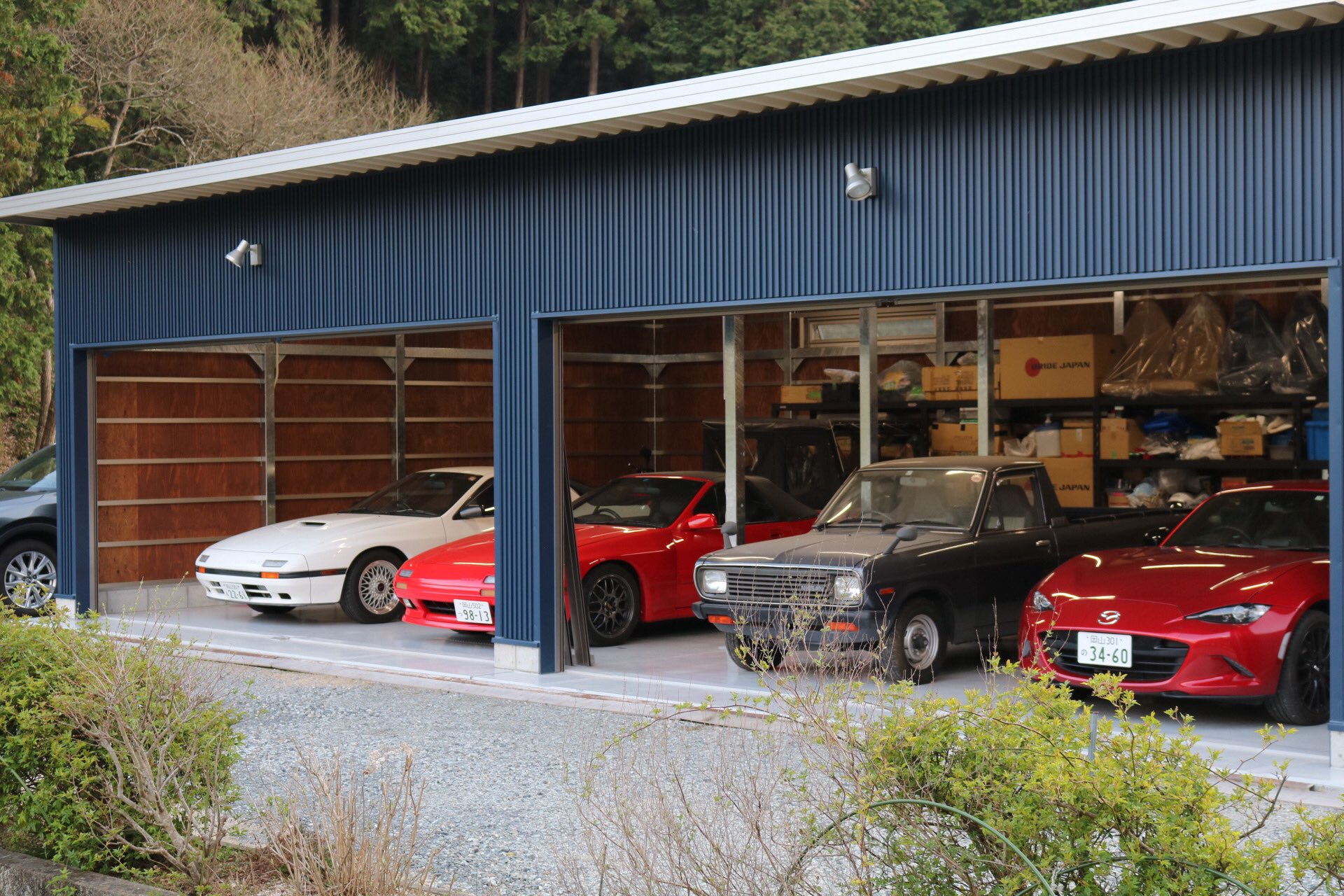 夢のS30ZとZ2をガレージに！ 国産旧車とくつろげる空間を