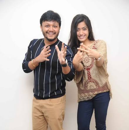 AbhiGstar17's tweet photo. Wishing Colourful Best Ever Birthday To Our Crush Queen @iamRashmika An Unendless Joy & Golden Moments 😇
Wishing You All Success 🏆💪
Madly Waiting A Lot To See Ur Act For Second Time With Our #GoldenBoss 🙇
#HappyBirthdayRashmika
#RashmikaMandanna https://t.co/8g4UlUuOIv