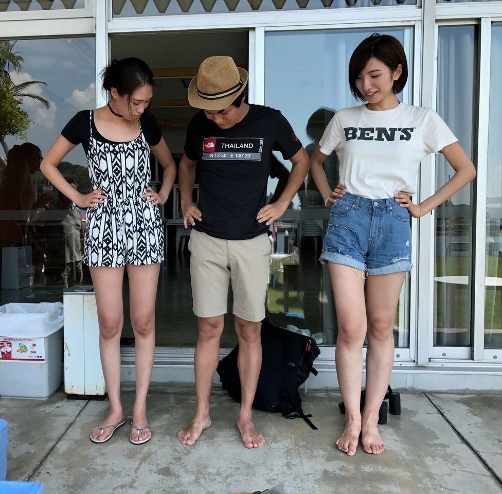 長い脚 Twitter પર 脚の長さを比べているところでしょうか 男て短足 股下測定
