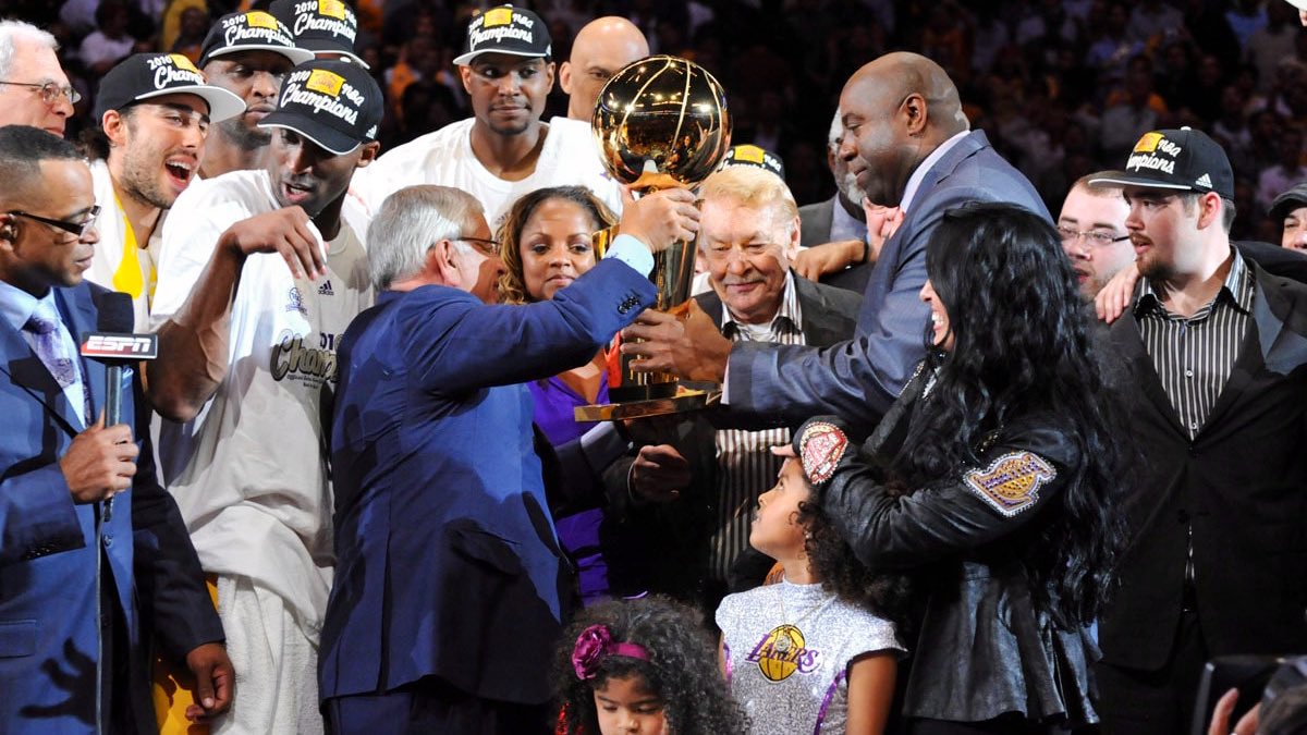LakeShowScoop's tweet photo. 2010 NBA Champions. RIP to all those we’ve lost. 🙏🏽 https://t.co/NtaI3JMphz